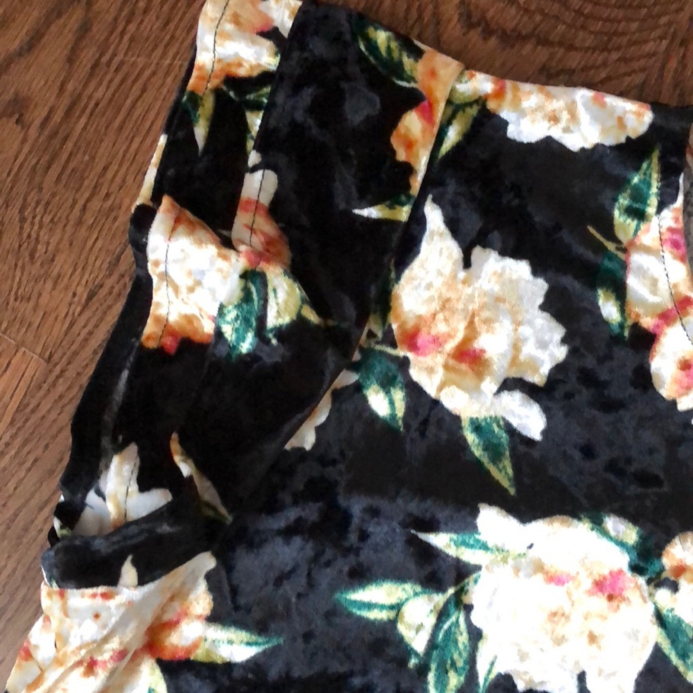 a.n.a Velvet Ruffle Tee - Picture 4 of 5